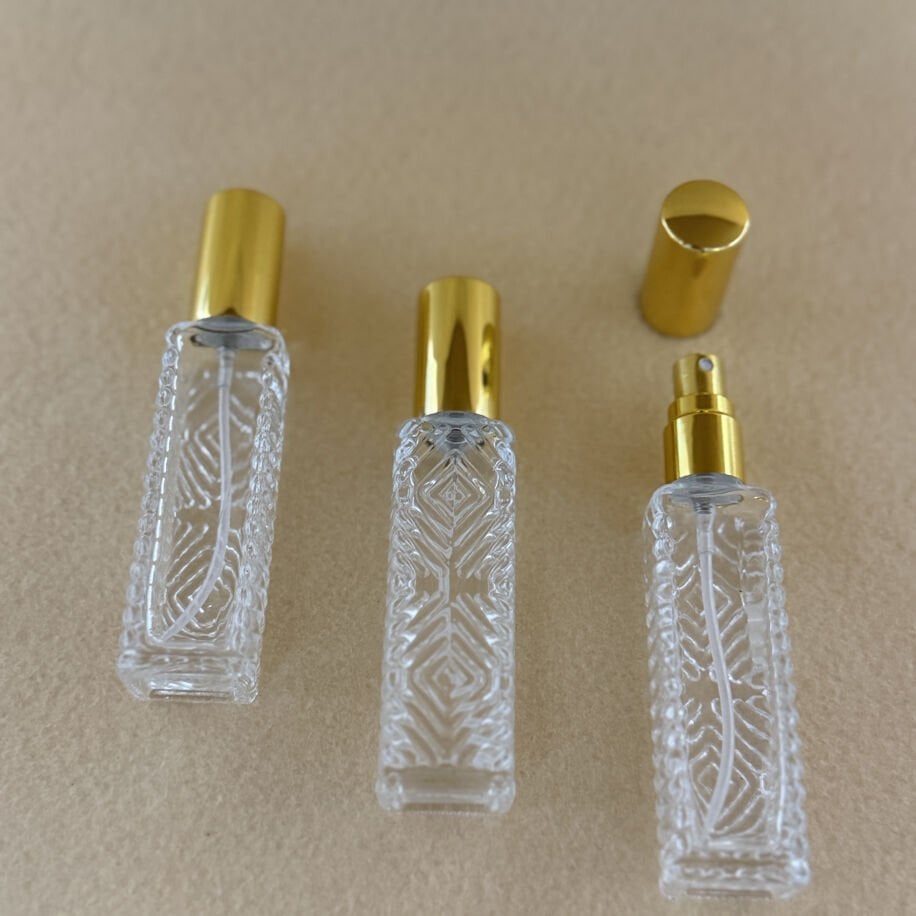 Desenli 10ml Sprey başlıklı cam şişe gold kapak (100 Adet)