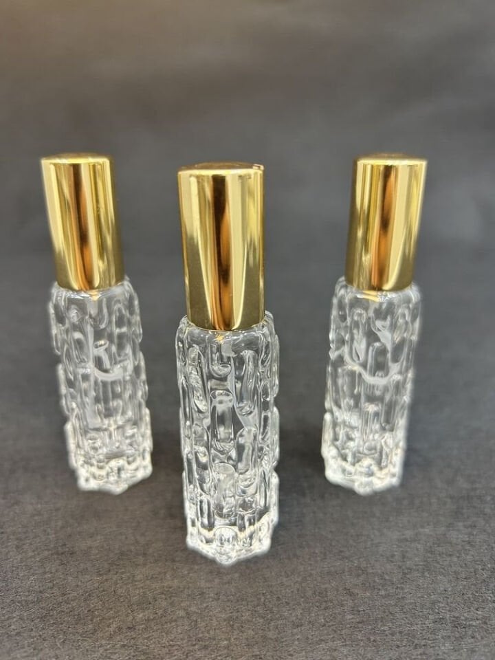 Desenli 10ml Sprey başlıklı cam şişe gold kapak (100 Adet)