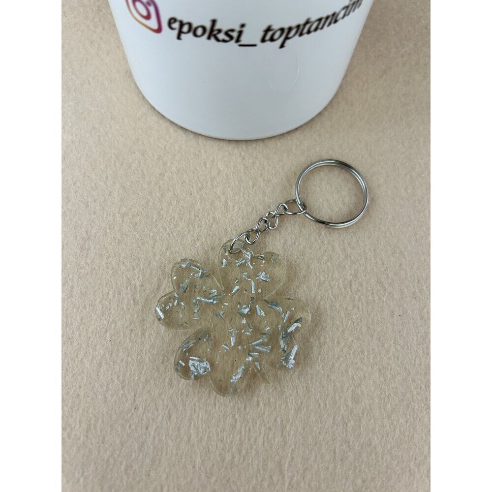 Gümüş Yaldızlı Yonca Model Epoksi Anahtarlık