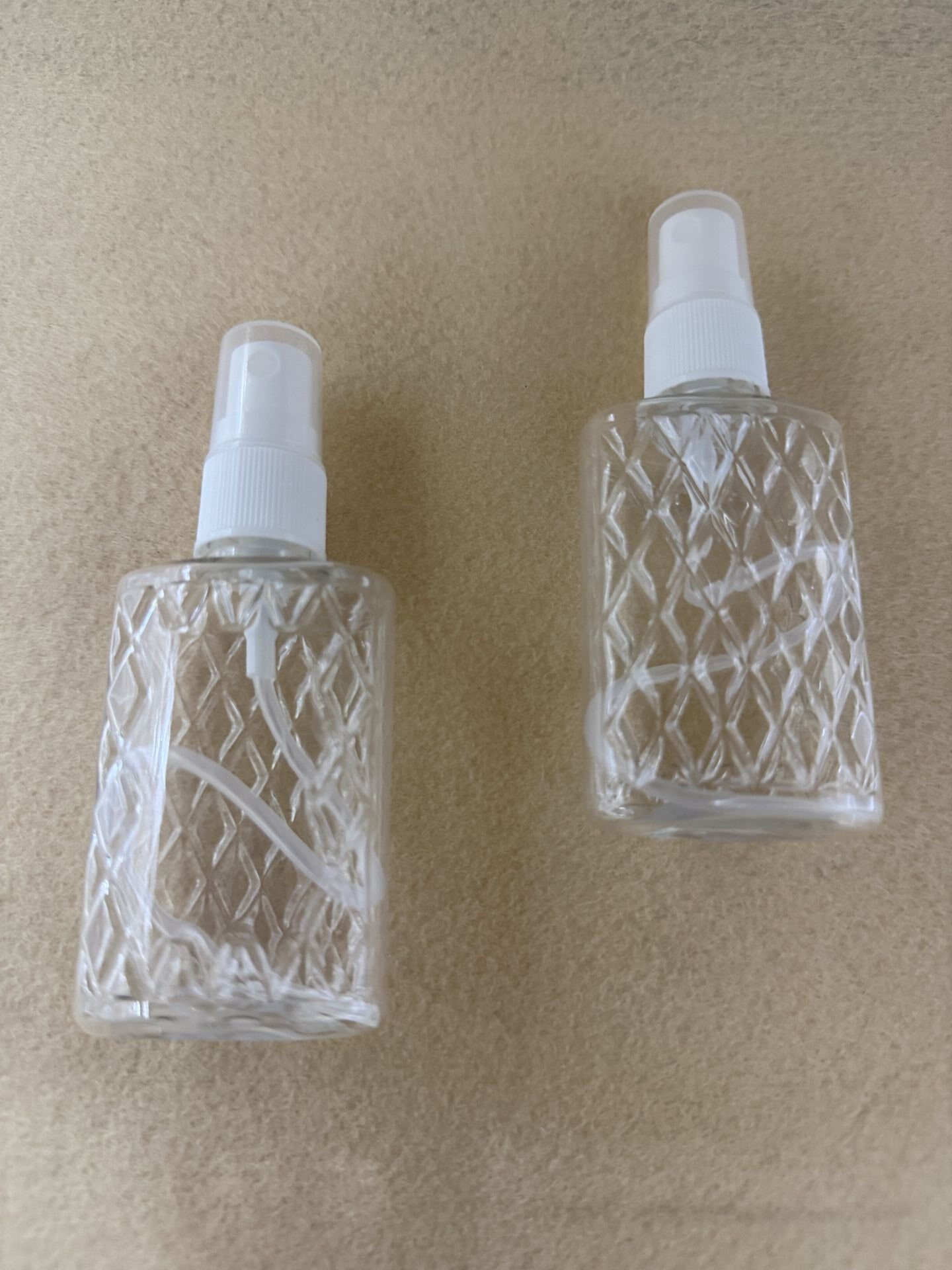 Desenli Sprey Başlıklı 40ml Plastik Şişe
