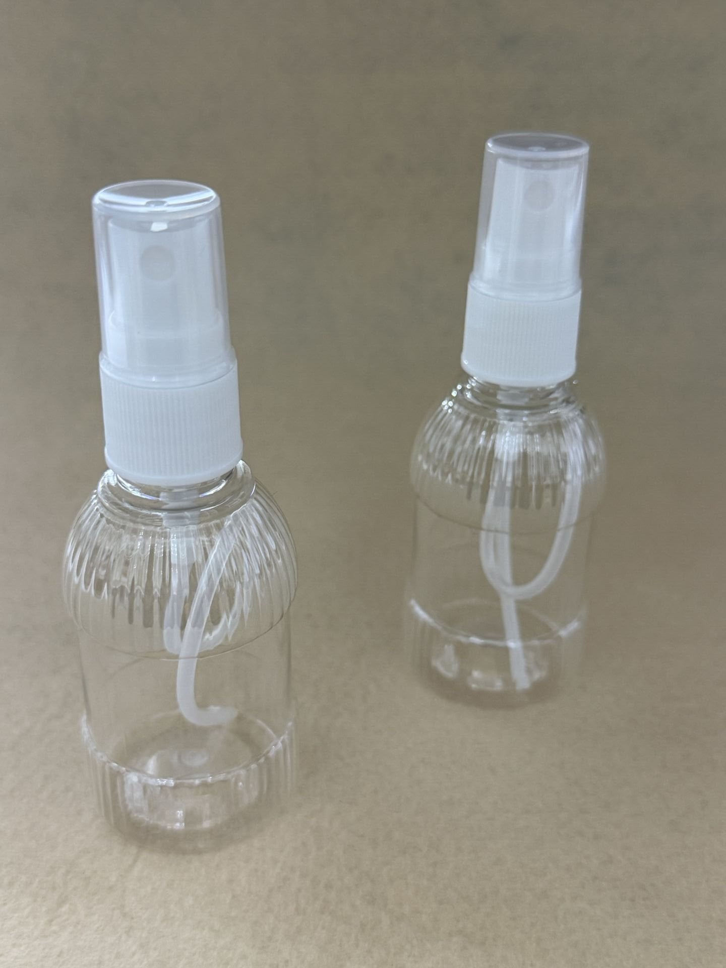 Çizgili Silindir Sprey Başlıklı 40ml Plastik Şişe